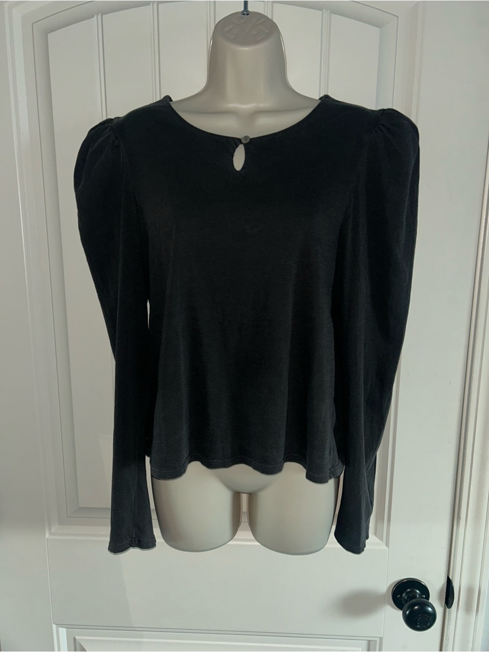 NWT Self Contrast Puff Sleeve Keyhole Top Dark Gray Sz M